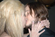 corinaglamourconkissin.jpg